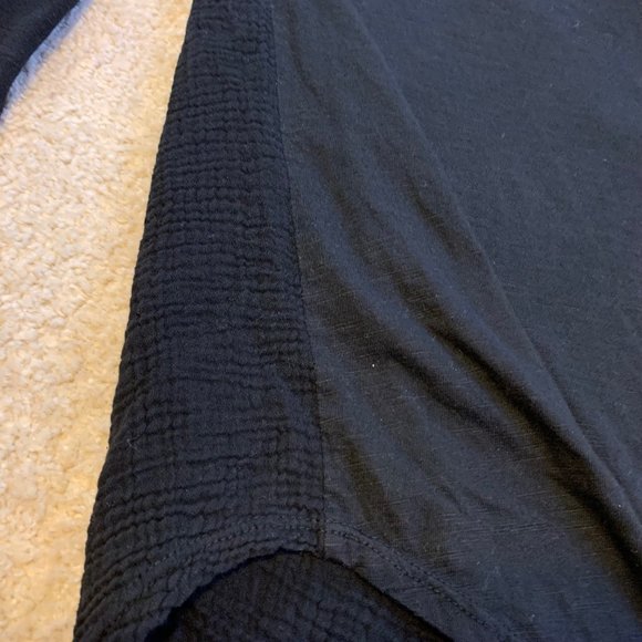 Red Haute Black One Cold Shoulder Two Texture V-neck Shirt Size S NWT - Picture 11 of 13